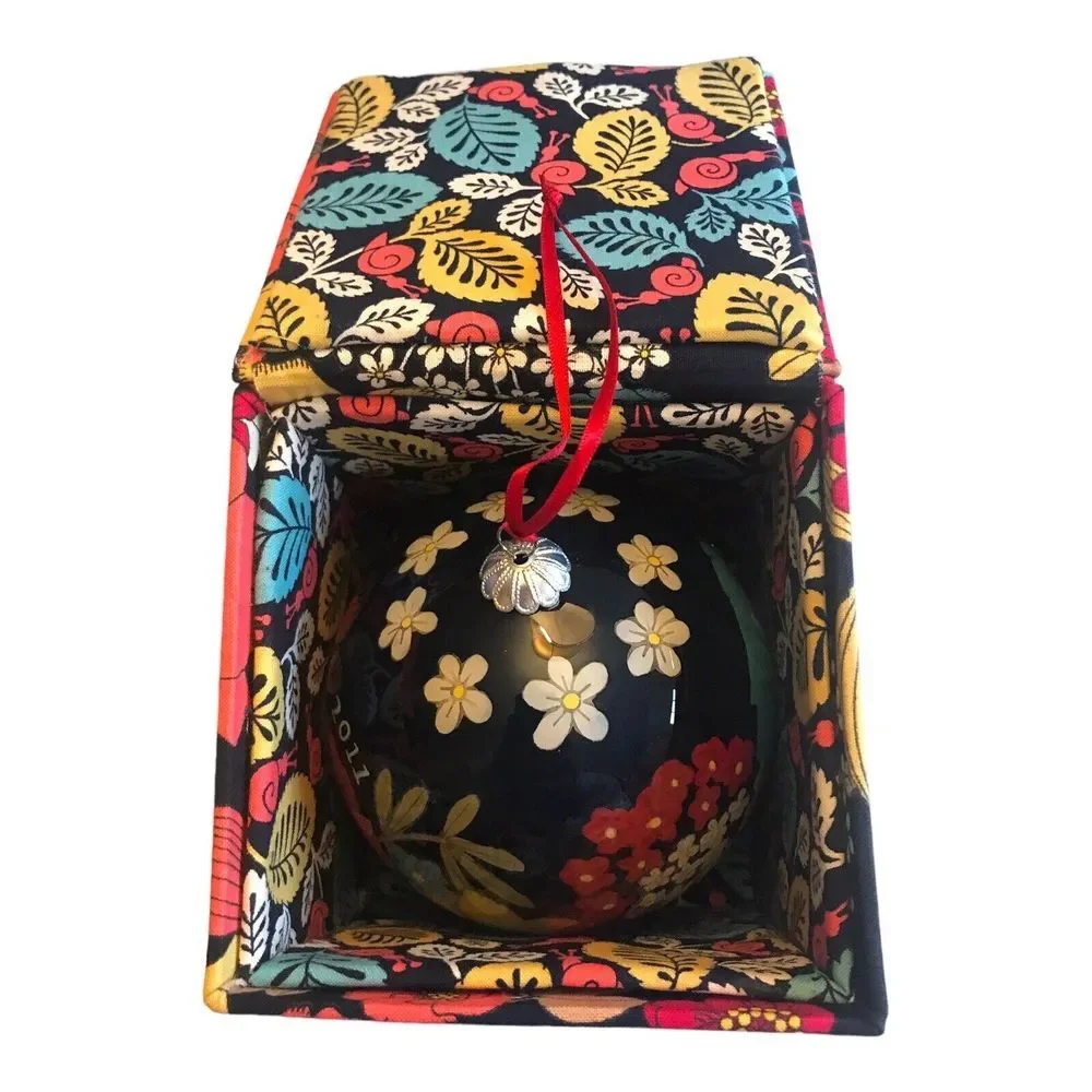 Vera Bradley Happy Snails CHRISTMAS GLASS ORNAMENT 2011 w/‎ Keepsake Gift Box